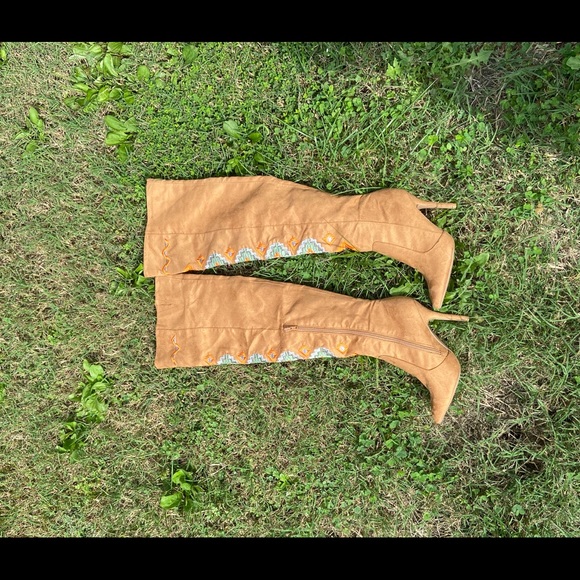 Tan knee high Tribal printed boots - Picture 8 of 10